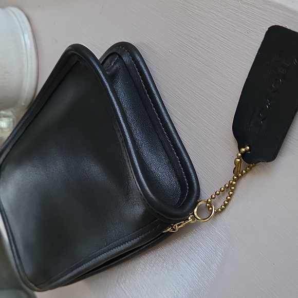 COACH Black Chunky Zippered Leather Case - Picture 4 of 11